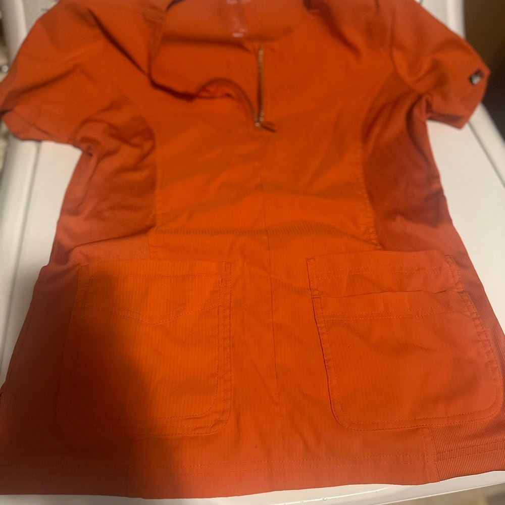 Koi Lite scrub top. Size-M